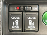 【両側パワースライドドア】スマートキーや運転席のスイッチで後席両側スライドドアの開閉が可能♪電動だから力を入れてドアを開ける必要が無く、小さなお子様でも簡単に開け閉めでき快適です♪