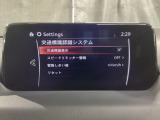 フォワードセンシングカメラで認識した交通標識をディスプレイに表示し、交通標識の見落とし防止を図り、安全運転を支援します。