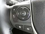 【ステアリングスイッチ】ステアリングから手を伸ばさなくても簡単にオーディオコントロールできますので、安全ですね。