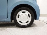 タイヤサイズは(155/65R14)でキャップ付きスチールホイールです。