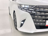 フォグランプ装着車です。暗い夜道の車両前方を明るく照らします