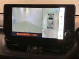 複数のカメラの映像をもとに、クルマを真上から見ているような映像をドライバーに提供し駐車をサポートする機能です。