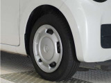 ◆純正ホイール装着車◆シンプルなデザインのホイールキャップ付きです。