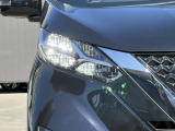 【LEDヘッドライト】とっても明るいLEDヘッドライトが装着されているので、夜の運転も明るく安全です。