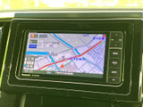 道路や周辺施設が画面上に表示され、現在地を確認しながら目的地への道順を把握しやすい地図画面です。表示の切り替えにも対応し、初めて訪れる場所への移動にも役立ちます。