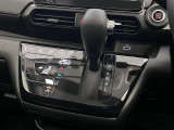 操作が簡単なシフトレバーですのでストレスなく運転が出来ますよ!