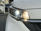 LEDヘッドライトは、点灯の瞬間から最大光量を発揮し、突然暗くなるトンネルなどでの安定感を高めます。