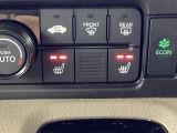 運転席と助手席にはシートヒーターが付いています☆寒い時期に腰周りを温めてくれるので体全体が温まりやすいのは勿論、暖房と違い顔に風が当たらないので、乾燥肌やドライアイの方でも大丈夫☆