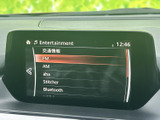 FM・AMやBluetoothなど、選択できる音源が一覧で表示され、項目を見比べながら選びやすい画面です。音楽や交通情報など、日々の移動中に使いたいオーディオ機能へアクセスできます。
