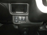 各種機能のボタンがあります。もちろん運転席からの操作も可能。スマートに使いこなしてください。