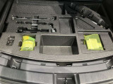 【パンク修理キット剤】こちらのお車にはパンク修理キット剤ついております♪
