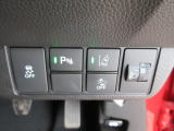 パーキングセンサーや横滑りを防ぐVSA等のスイッチ類は運転席の右側、手の届きやすい位置にあります。