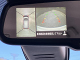 車両周辺の映像を複数の視点で確認でき、駐車時など周囲の状況を把握したい場面で便利です。画面の案内も参考にしながら、目視と合わせてご活用ください。