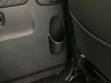 【後席ドア】ドリンクホルダーがあります。