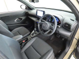シンプルで使いやすいデザインの運転席です。