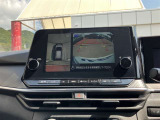パノラミックビューモニター付きです。車両を上から見たような映像をディスプレイオーディオ画面に表示。運転席からの目視だけでは見にくい、車両周辺の状況をリアルタイムでしっかり確認できます。