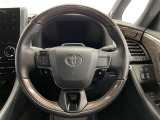 快適な操作性の運転席、ハンドルも綺麗に清掃済みです!もちろん安全を守るエアバッグも装備しているので安心してお乗りいただけます(^^)