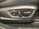パワーシート搭載。微妙な調整が手軽にでき、最適なポジションで運転することが可能です。