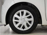 ◆純正ホイール装着車◆シンプルなデザインのホイールキャップ付きです。