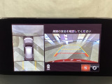 狭い場所での駐車やすれ違いなどでより的確な運転操作に役立つ360&deg;ビューモニターが装備されています。