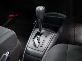 CVT(無段変速)のオートマチックです。フロアシフトがとても使い易いです。また高燃費に貢献するのもこのオートマチックです(*^_^*)