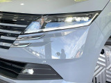 【LEDヘッドライト】悪天候や夜間走行時も良好な視界を確保し安心して運転できる高輝度LEDヘッドライトを装備!点灯速度が早く、消費電力も抑えられています。