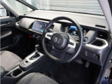 ◆視界広々で非常に運転しやすくロングドライブでも疲れを感じさせないすっきりとまとまったインパネ周りです。