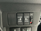 【両側パワースライドドア】両側がパワースライドドアになっており、運転席のスイッチやスマートキーでも開閉が可能です!開口部も広いので乗り降りも楽々♪