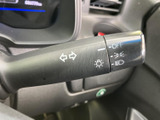 操作しやすいウインカーレバー。スムーズな操作感で、安全な車線変更をサポートします。直感的に使える設計です。