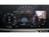 メーター内のディスプレイには運転をサポートするさまざまな情報を表示。