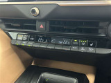 オートエアコンは温度を設定するだけで、自動で風量などを設定してくれます。運転しながら操作も必要ないので、安全性も向上します。