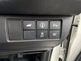 横滑りを抑制し車の姿勢の安定を図るVSA機能、車庫入れや縦列駐車など狭い場所でも安心な障害物センサー搭載。運転席とリアゲート本体に開閉スイッチを装備し、とても便利な電動リアゲート!