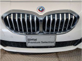 【キドニーグリル】BMWは約90年もの間、ほぼ全ての車両にひと目でBMWだと分かるこの特徴的なフロントグリルが備えられ、デザイン・アイコンとして親しまれてきました。