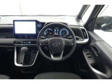 スポーティームード溢れる運転席周りですね。 クイックなドライビングに対応できるよな運転席回りになっています。 ドライブがますます楽しくなりますね!