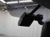 交通事故処理の迅速化等、運転中の「万が一」を記録してくれ、もしもの時も心強いドライブレコーダーを装備しています。