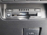 高速道路上に設置されたITSスポットと双方向通信を行うETC2.0ユニットは、ETC機能に加え、安全運転をサポートする交通情報を提供します。