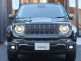 JEEPと言えば7スロットグリルです、7本のグリルはジープの証です。
