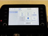 ディスプレイオーディオを装備。スマホと車をつなぐことで、これまでのナビに加えていろんなサービスが楽しめます。