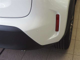 コーナーセンサーを車の前後に装備。障害物との距離に応じて、警告音を変えてお知らせしてくれます。