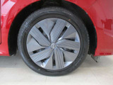 ■純正16インチフルホイールカバー。タイヤサイズは185/60R16です。【右前:2023年49週 溝6mm。左前:2023年12週 溝4mm。左後:2023年12週 溝3mm。右後:2023年12週 溝4mm。】