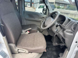 エンジンルームも綺麗に洗浄してから納車致します。普段あまり見ることが無い箇所だからこそ綺麗だと感動しますよね(*&acute;▽`*)