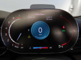 デジタルメーターは視認性が非常に良く、運転時の視線を逸らさず様々な情報の確認が行えます。