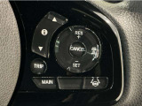 【アダプティブ・クルーズ・コントロール】予め設定した車速内でクルマが自動的に加減速。 前走車との適切な車間距離を維持しながら追従走行し、高速道路でのドライバーの疲労を軽減してくれる嬉しい機能付♪