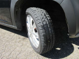 タイヤサイズは165/60R15 社外アルミ装着♪2021年製ブリジストンタイヤ残り溝は5分山ていどございます。