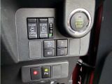 【スマートアシスト】走行中に前方の車両等を認識し、衝突しそうな時は警報とブレーキで衝突回避と被害軽減をアシスト。より安全にドライブをお楽しみいただけます。