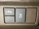 VSA装備車です。VSAはドライバーの操作と車の動きを見守っています。もし車の挙動が乱れたとき、4輪別々にブレーキをかけたり、エンジンパワーをしぼることによって車を安定させます。