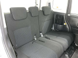 後部座席も当然、綺麗・清潔に仕上げております。内装の綺麗なお車は気持ちが良いですし、コンディションのいい車が多いです。