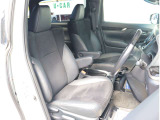 お車選びをお楽しみ頂けるよう、在庫車の展示スペースを十分に確保しております。