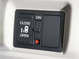 ◆片側電動スライドドア◆狭い駐車場でも乗り降りが楽々♪お子様が隣の車にドアを当ててしまう心配もございません!小さなお子様連れの方もこれで安心。