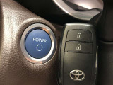 エンジンスタートスイッチです。キーが車内にあれば、エンジンの始動や停止はスイッチを押すだけ!キーを取り出す手間を省き、ワンプッシュで操作できるので簡単でスムーズです。